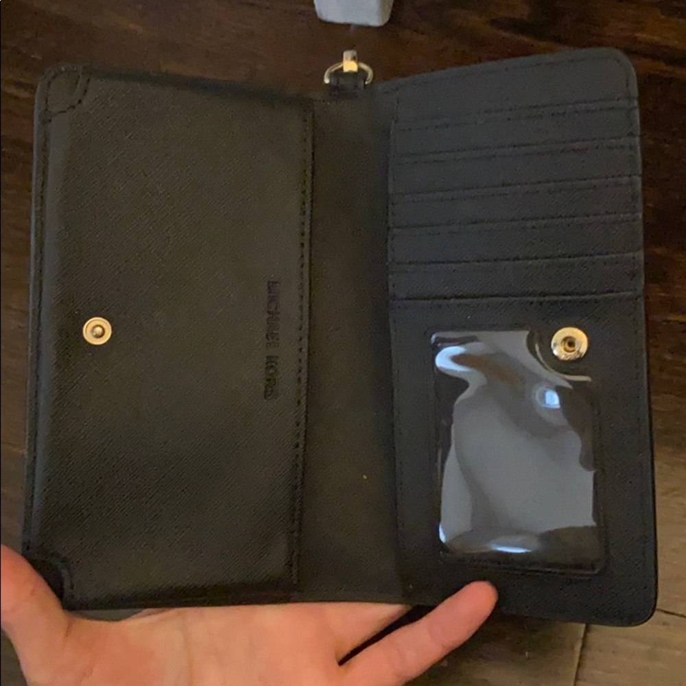 Michael Kors saffiano leather wristlet - Picture 5 of 5